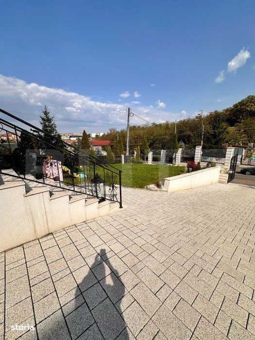 Casa impunatoare de lux – ultra dotata si mobilata - locatie deosebi
