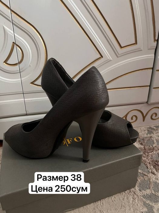 Продаётся обуви хорошем состоянии размер 38 адрес город Бухара