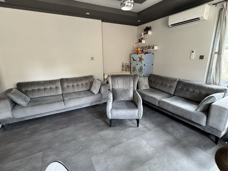 Холна гарнитура - Сиви триместни дивани 2 бр.