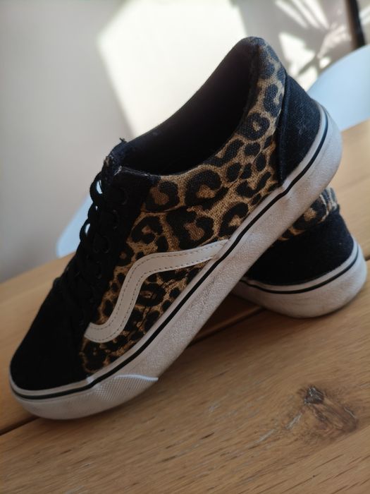 Продавам кецове Vans