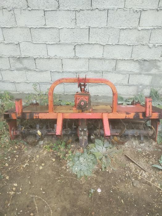 Продам трактор, плоскорез.