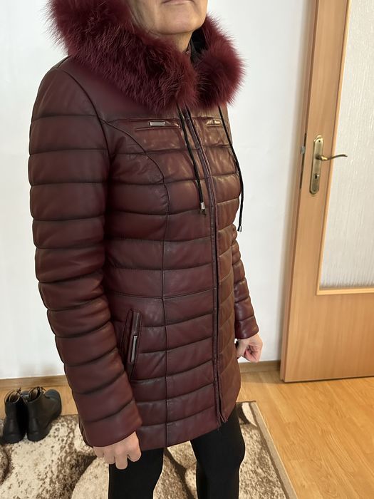 Geacă din piele naturală cu blană naturală marime 40 – vișiniu,