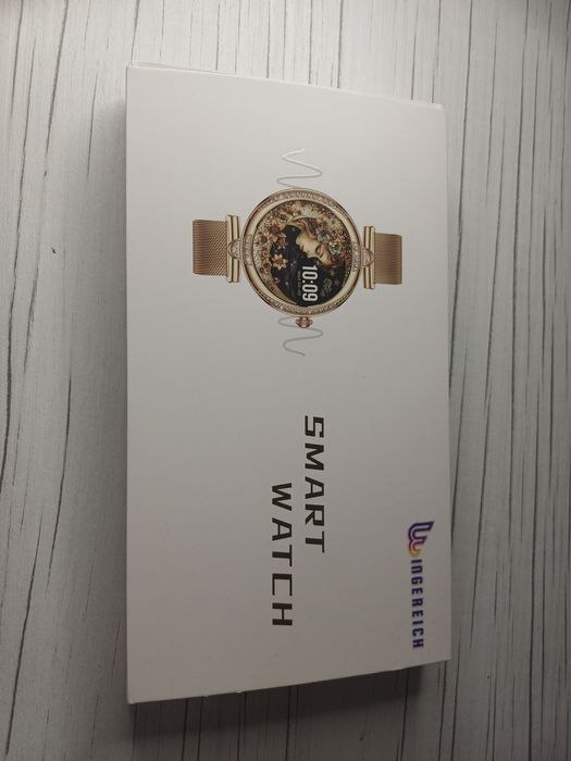 Ceas smartwatch.