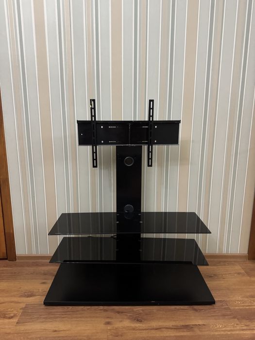 Подставка и окно