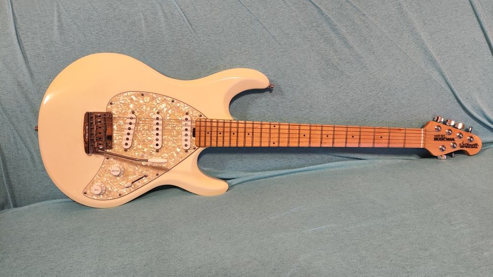 MusicMan Silhouette Special