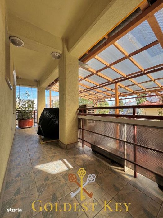 In centrul orasului! Apartament cu 4 camere si 2 terase! 80 mp utili