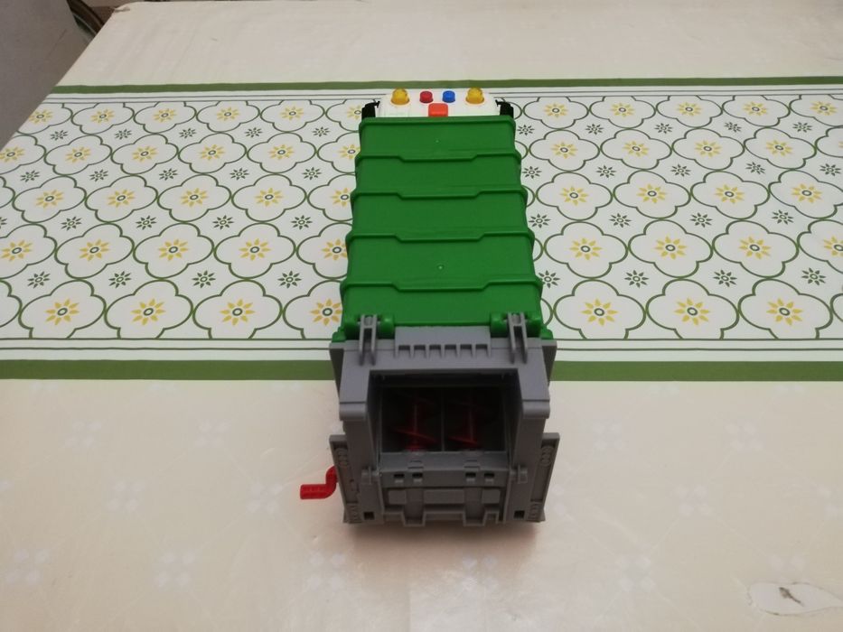 Продам Мусоровоз игрушкыный