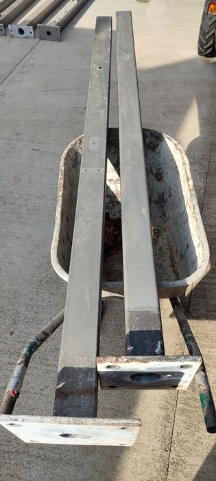 Stâlpi Fier și Aluminiu cu talpă