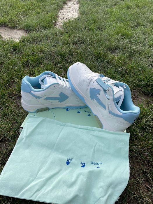 Vând Off White Out Of Office