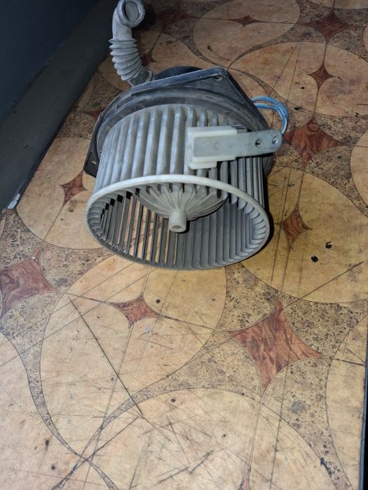 Продам моторчик печки Ниссан примера.