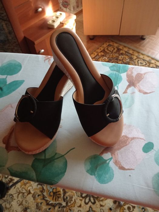 Продам женские басаножки и сандали