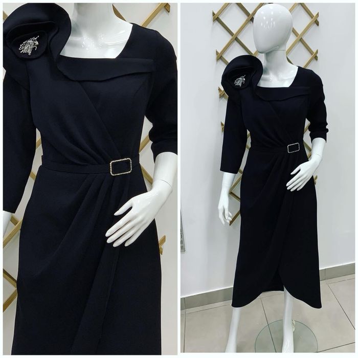 Rochie midi cu detaliu pe umăr