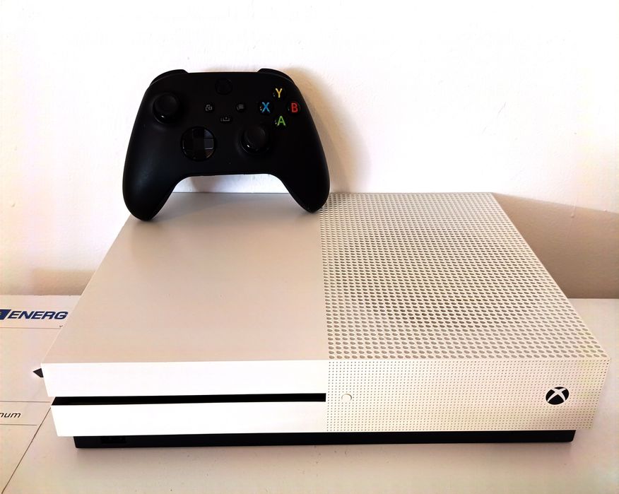 Xbox One S 500 GB HDD cu +20 jocuri instalate + 1 Controller Wirelles