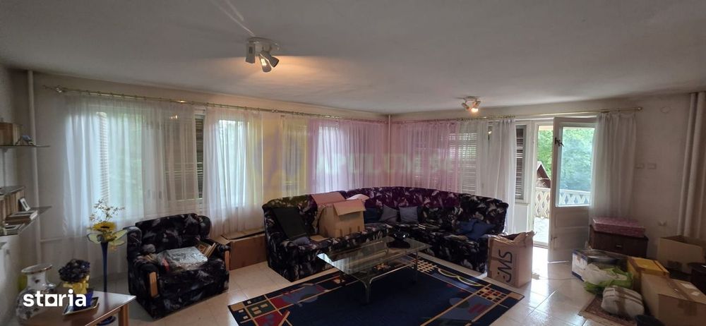 Vila de vanzare cu 6 camere si teren de 5116 mp in Cornu, Prahova