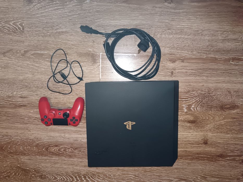 Cosolă ps4 pro defectă +joystick