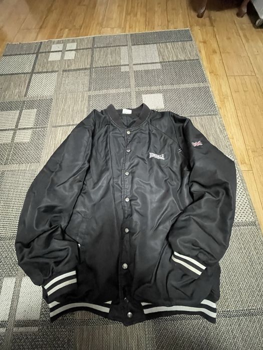 Продам бомбер Lonsdale