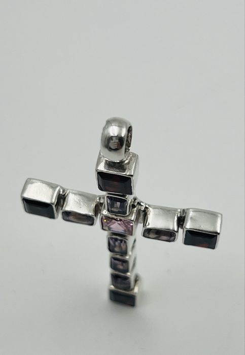 Сребърен кръст с полускъпоценни камъни