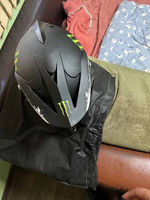 Продавам Каска Monster