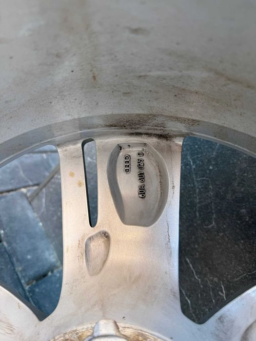 Продавам джанта за Audi Q5 SQ5 E 8.0Jx19H2 Et39 5x112 80A601025D