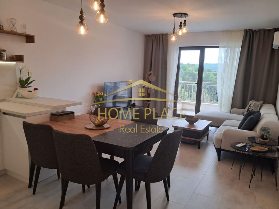 Тристаен апартамент в затворен комплекс в кв.Виница