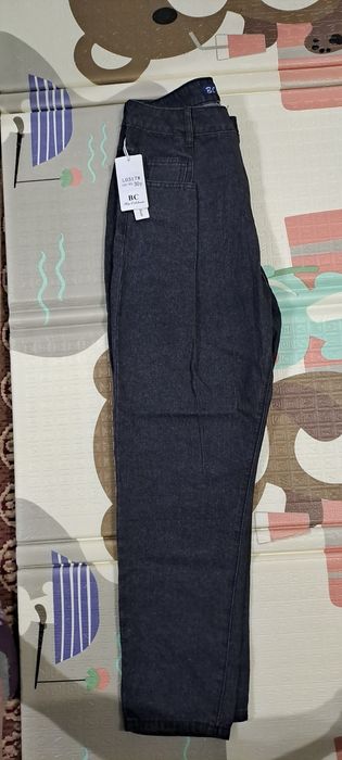 Продам женские джинсы