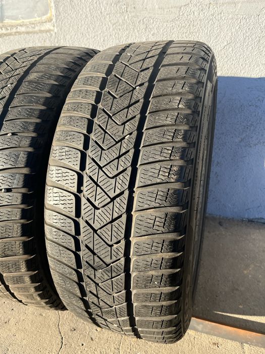 2 бр. зимни гуми 235/45/18 Pirelli DOT 4019 5,5 mm