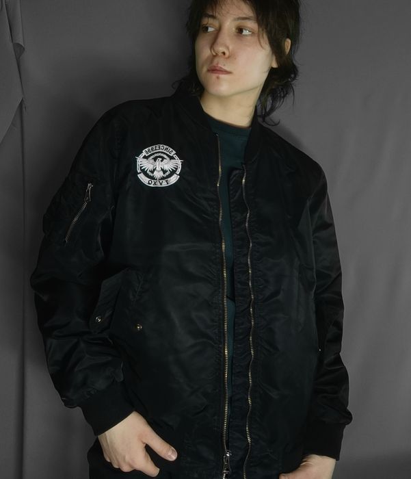 БОМБЕР черного цвета