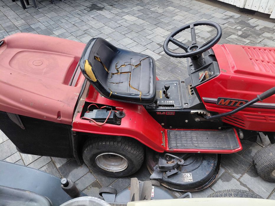 Tractoraș  gazon Dezmembrez