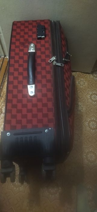 продам чемодан больших размеров за