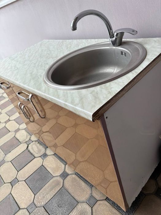 Стол кухонный  б/у