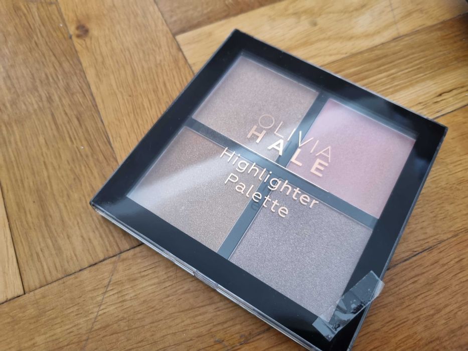 Комплект гримове козметика сенки хайлайтър и гъба