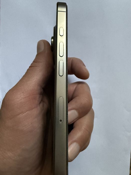 Vand Iphone 16 Pro original ca nou