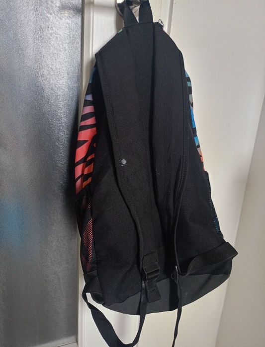 Vând rucsac sport Adidas produs de calitate, original,urme de folosire