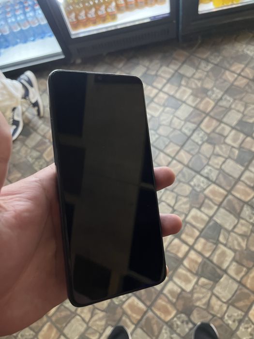 Продам телефон itel p40