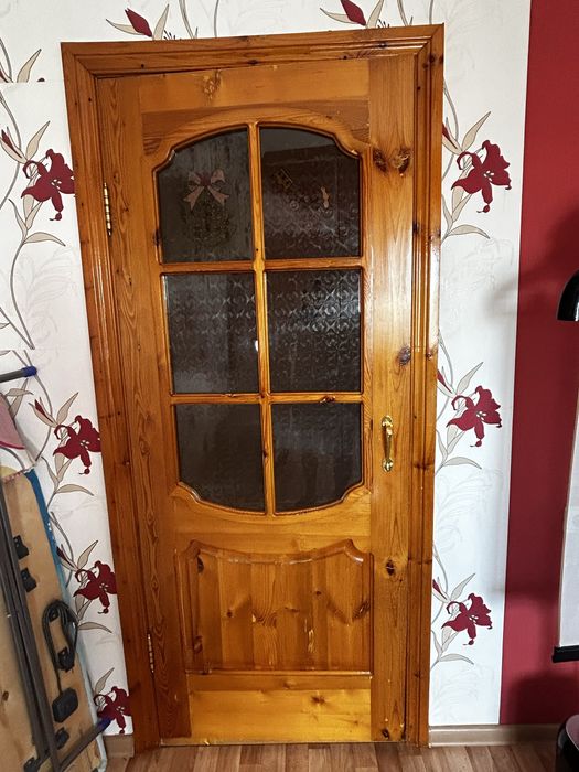 Продаеться двери деревянный