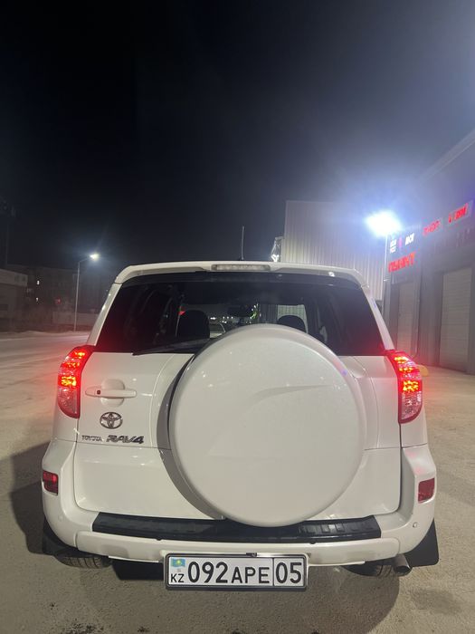 Срочно продается машина Toyota RAV4