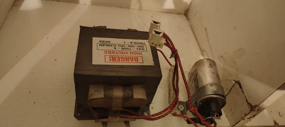 Магнитрон, трансформатор и другое.