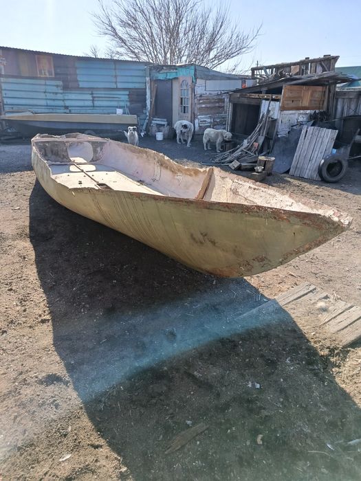 Лодка  для промысловой рыбалки (бреднем)