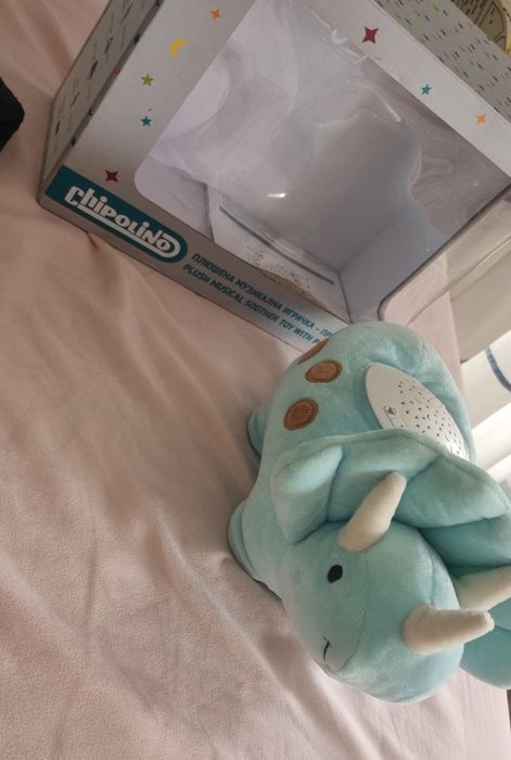 Прюшена играчка с проектор/музика