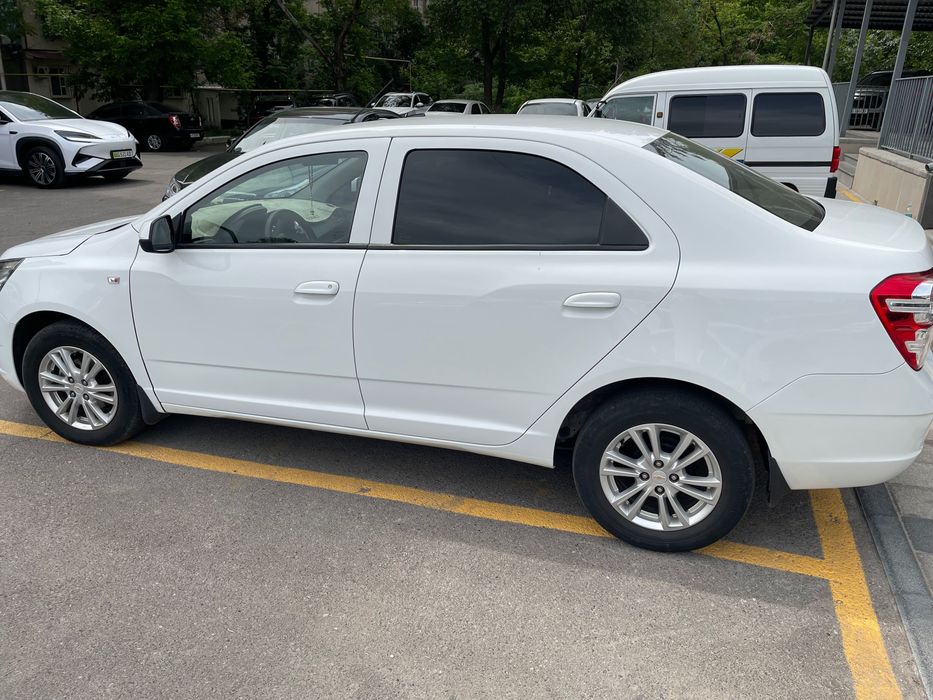 Продам  машину кобальт