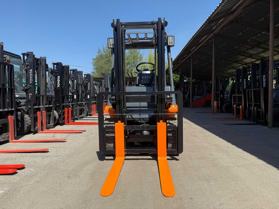 Вилочный погрузчик Тойота ( Кара)