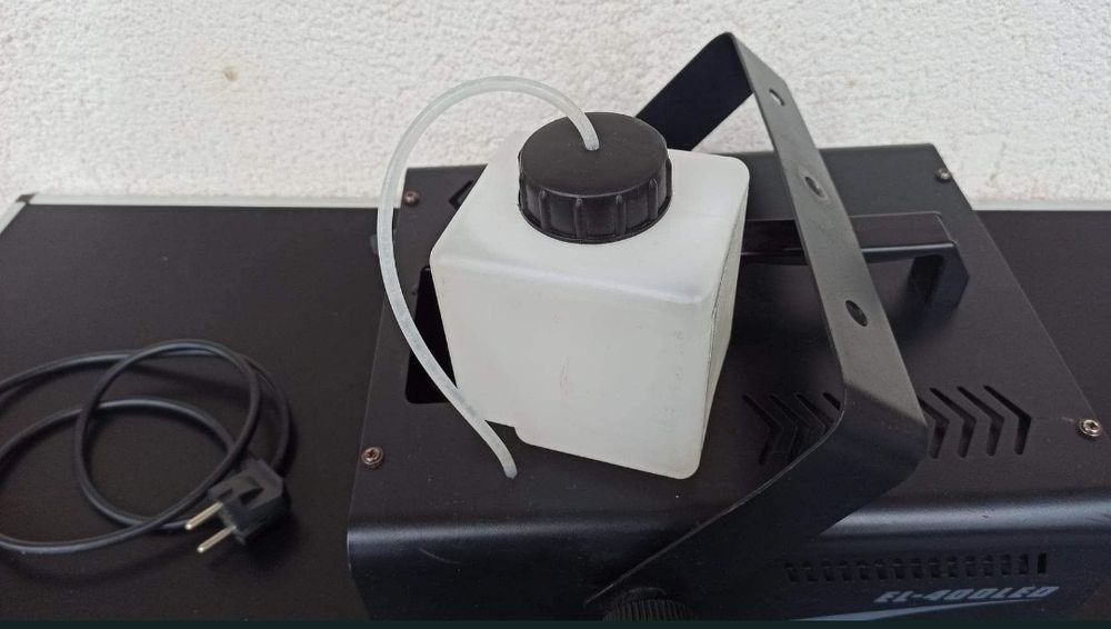 Aparat de fum usor masina proel

plfd400led rgb