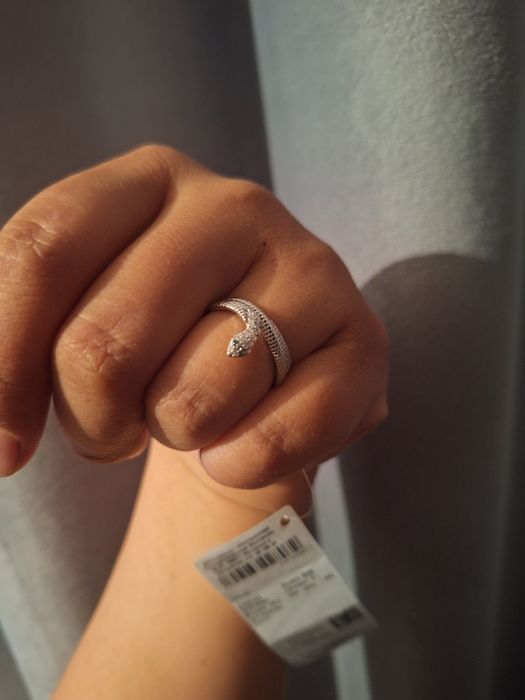 Продам кольцо женское серебро