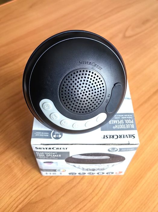 Boxa portabila waterproof de piscina cu joc de lumini SilverCrest