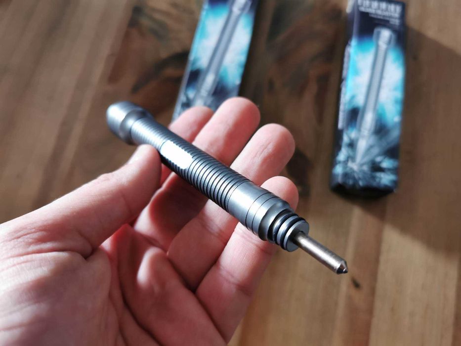 Ustensila de spart sticla capace telefoane tip pix creion soc tactic