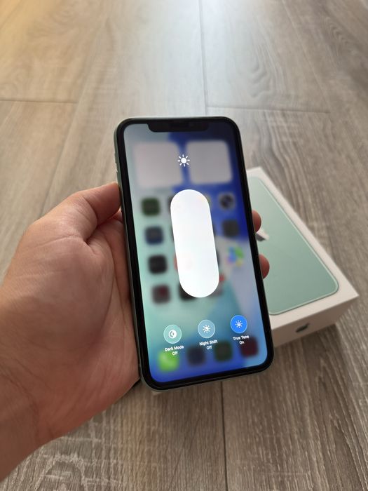 Vand iPhone 11 - Diverse culori - CA NOI