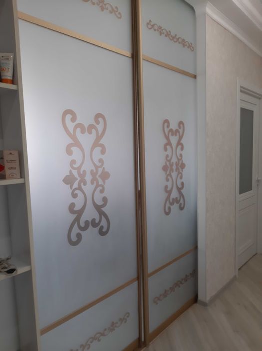 Продам стеклянные двери комондор