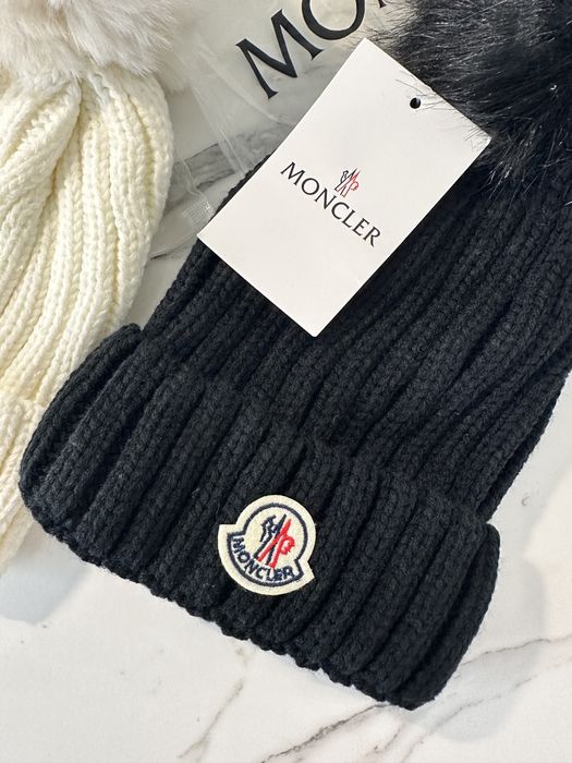 Дамска шапка Moncler с пухче