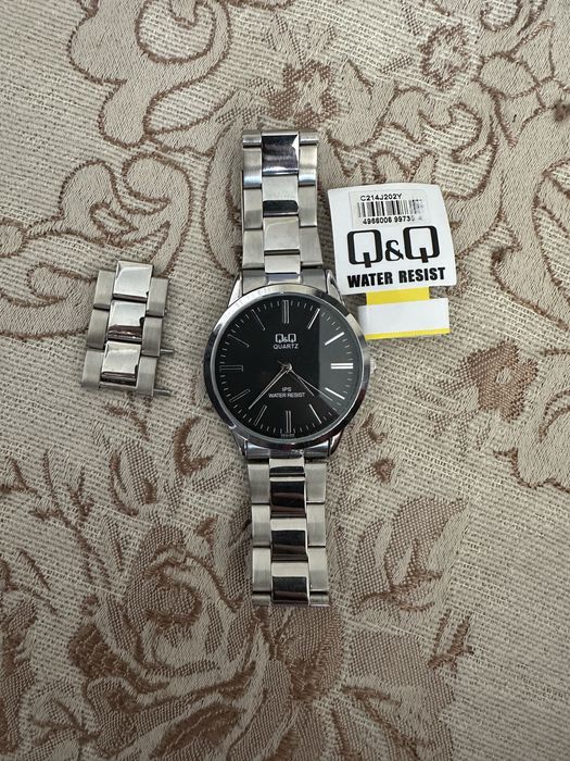 Часы наручные кварцовые