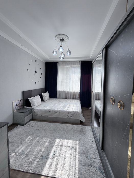 Чиланзар 7 квартал !!!3х комнтная квартира переделанна в 4х комнатнаю.